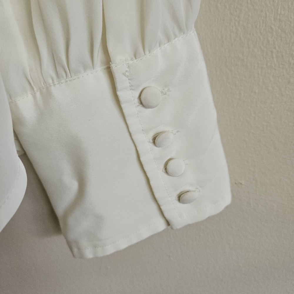 NWT Leigh Elegant White Women's Top With Lace accent Size XL. - Picture 6 of 14